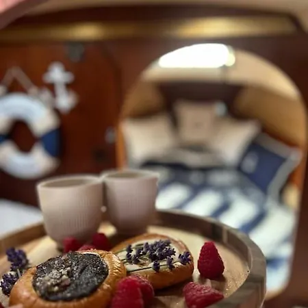 Bateau-hôtel Na Plachetnici *