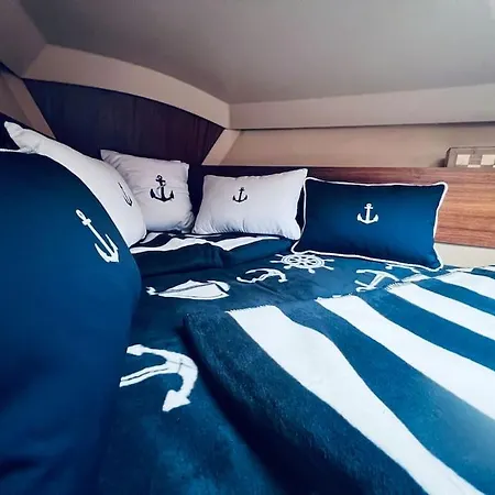 Botel Na Plachetnici Zivohost