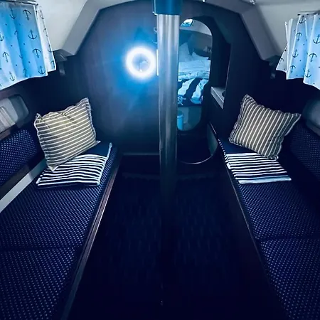 Na Plachetnici ספינת מלון *