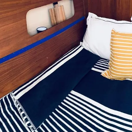 Na Plachetnici Hotel en barco *