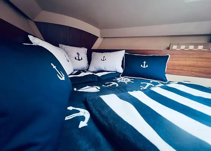 Botel Na Plachetnici Zivohost